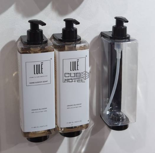 24 Frascos Gel de Banho e Champô 480ml com Suporte Parede LULE